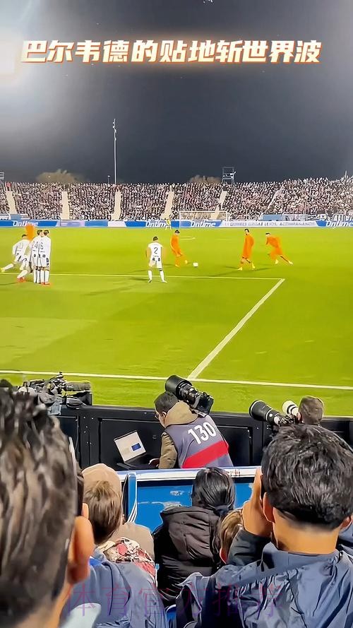 西甲-皇马3-1巴萨领跑 本泽马破门巴尔韦德贴地斩 西甲-皇马3-1巴萨领跑 本泽马破门巴尔韦德贴地斩